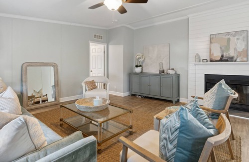 Old Village House | OLD VILLAGE/SHEM CREEK NEIGHBORHOOD 5 MINUTES TO DOWNTOWN CHARLESTON AND BEACH