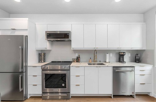 East Queen Anne Apartment | Old-Western Time Travelers Cowboys Sweet Suite