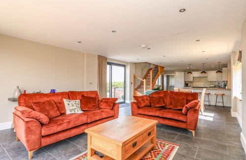 Frampton Cottage | OLD WILLOW BARN, family friendly, luxury holiday cottage in Kirton