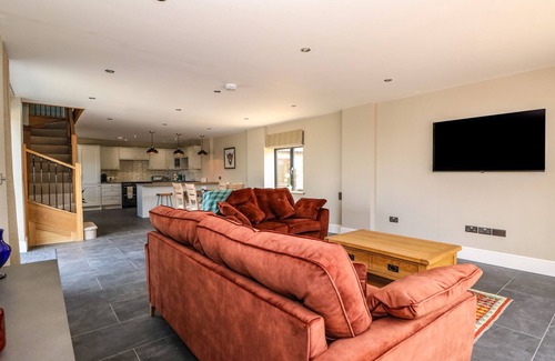 Frampton Cottage | OLD WILLOW BARN, family friendly, luxury holiday cottage in Kirton