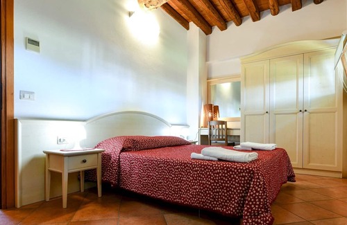 Longare Apartment | Oleandri apartment with one bedroom and one bathroom on the ground floor with wheelchair access (apartment 2)