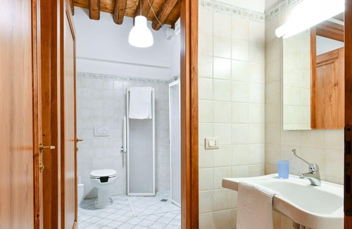 Longare Apartment | Oleandri apartment with one bedroom and one bathroom on the ground floor with wheelchair access (apartment 2)