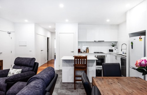 Olinda Apartment | Olinda Village Apartment A2 - This beautiful and comfortably furnished apartment is centrally located in the village of Olinda.
