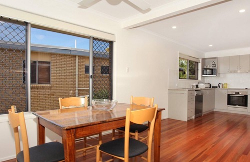 Alexandra Headland House | Oloway 40 - Two Bedroom Budget Home, Pet Friendly on Request*