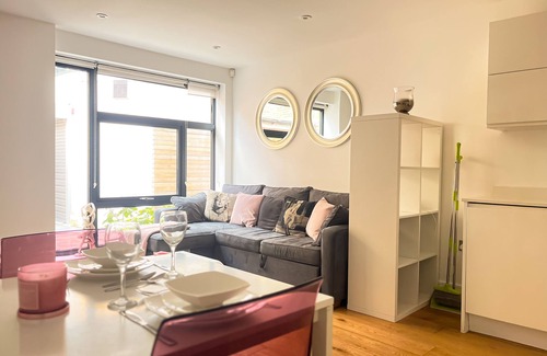 Wood Green Apartment | Omega Terrace, Modern Interior In Alexandra Palace