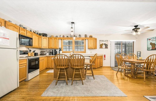 Sky Valley House | On a Whim- Peaceful 2 bedroom home + loft in charming lakefront community
