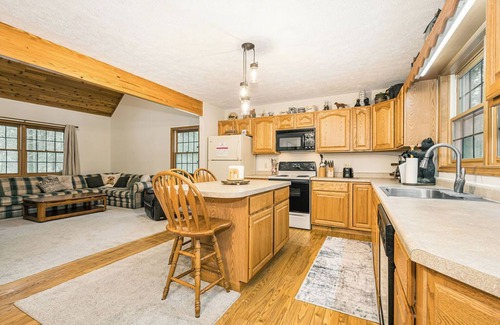 Sky Valley House | On a Whim- Peaceful 2 bedroom home + loft in charming lakefront community