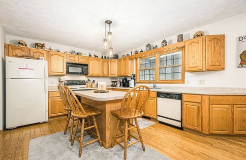 Sky Valley House | On a Whim- Peaceful 2 bedroom home + loft in charming lakefront community
