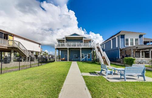 Dickinson House | On Galveston Bay Spacious Home with Pier and Grills!
