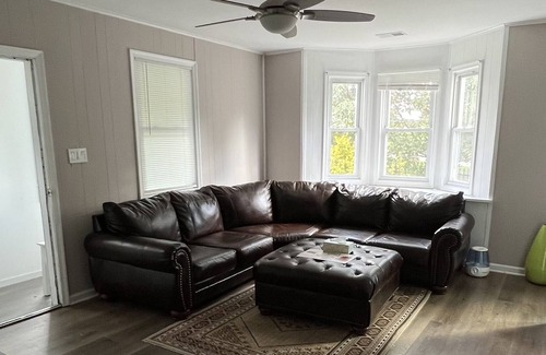 Lorton House | On I-95 Hwy Exit , Downtown D.C 15 Minutes Direct HWY route, Fort Belvoir Army