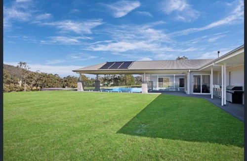 Paterson House | ON Keppies - BnB - Family Farm & Wedding Guest Accommodation Paterson NSW