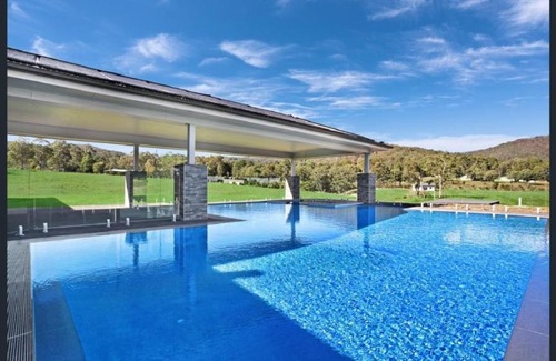 Paterson House | ON Keppies - BnB - Family Farm & Wedding Guest Accommodation Paterson NSW