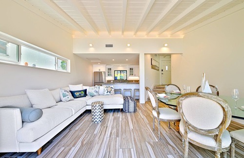 La Playa House | On The Beach Casita Book - beautiful Spanish 1 bedroom, with bay front access.