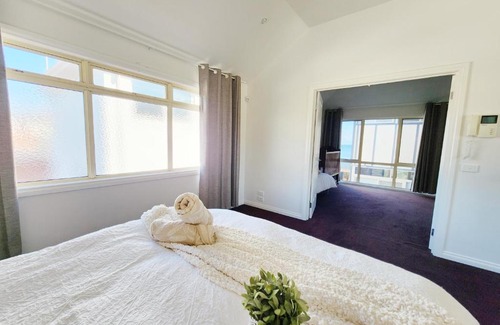 Frankston House | On The Beach, Kids & Pets Friendly