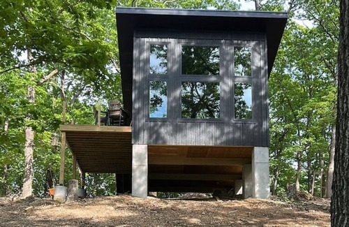 Sunrise Beach Cabin | On The Rocks Treehouse at Whiskey Woods