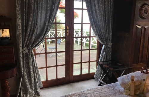 Beacon Bay House | On-the-Summit Lodge & Conference Venue