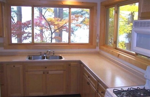 Huletts Landing Cottage | On Water, Gorgeous Views, Private 3 Bed Updated Antique Cottage.