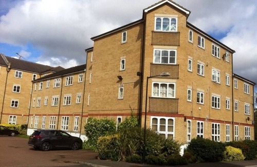 Island Gardens Apartment | One-bed dockside flat near Canary Wharf