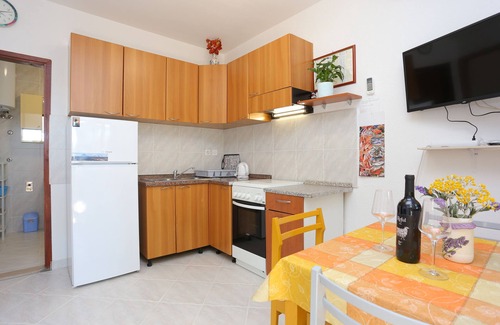 Lokva Rogoznica Apartment | One bedroom apartment near beach Lokva Rogoznica, Omiš (A-2762-b)