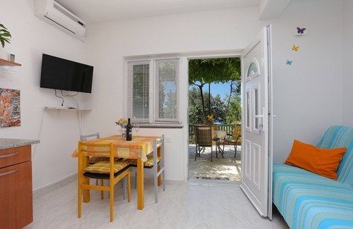 Lokva Rogoznica Apartment | One bedroom apartment near beach Lokva Rogoznica, Omiš (A-2762-b)