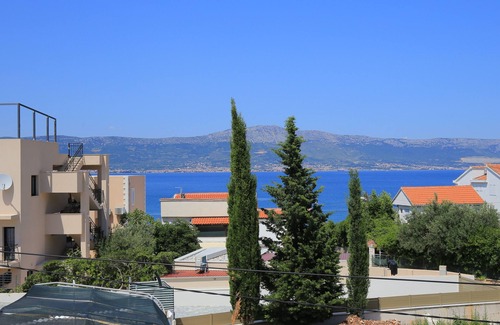 Slatine Apartment | One bedroom apartment with terrace and sea view Slatine, Čiovo (A-16131-b)