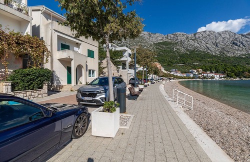 Igrane Apartment | One bedroom apartment near beach Igrane, Makarska (A-23620-a)