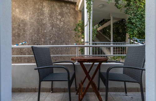 Igrane Apartment | One bedroom apartment near beach Igrane, Makarska (A-23620-a)