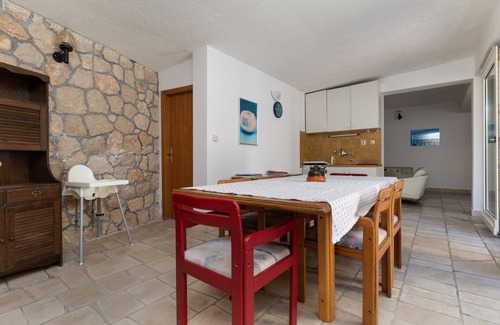 Tice Apartment | One bedroom apartment near beach Nemira, Omiš (A-2782-a)