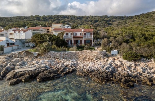 Milna Apartment | One bedroom apartment near beach Milna, Vis (A-8946-a)
