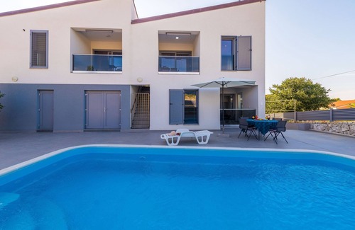 Lukoran Apartment | One bedroom apartment with balcony Lukoran, Ugljan (A-23933-c)