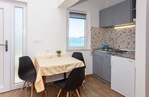 Tijesno Apartment | One bedroom apartment with balcony and sea view Tisno, Murter (A-815-e)
