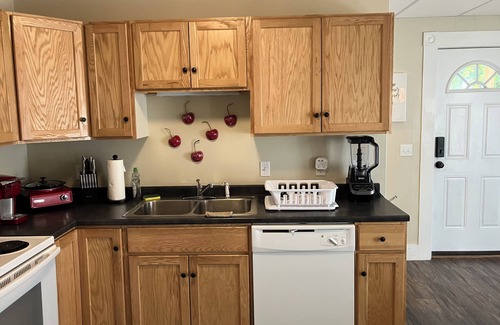 Barre Apartment | One bedroom Apt- Part of a triplex in Barre Vermont! Great Price!