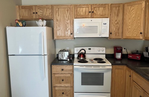 Barre Apartment | One bedroom Apt- Part of a triplex in Barre Vermont! Great Price!