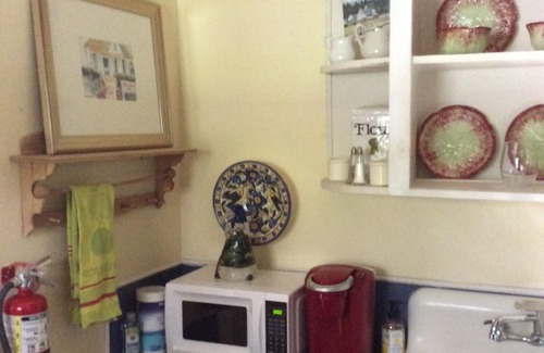 Jefferson House | One bedroom cottage with private bath and kitchen nook