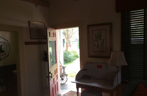 Jefferson House | One bedroom cottage with private bath and kitchen nook