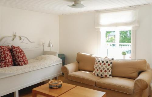 Jonkoping House | One-Bedroom Holiday Home In Jonkoping
