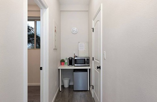 Serra Mesa House | ONE Bedroom Suite With Private Bathroom, Private Entrance, Central SD