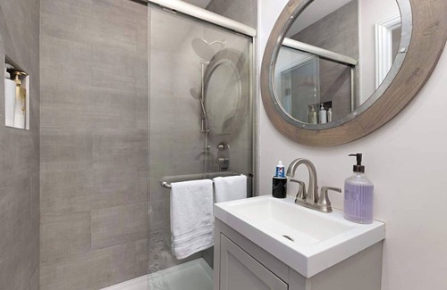 Serra Mesa House | ONE Bedroom Suite With Private Bathroom, Private Entrance, Central SD
