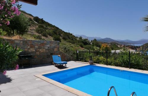 Istron Villa | One bedroom villa with private seawater pool Just 150 meters from the sea