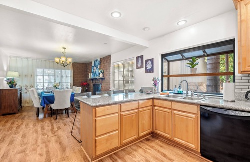 Glendora House | One- Floor villa 4bd 2ba Spacious 2TVs 2 kitchens