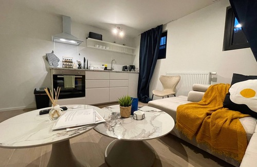 Klein-Antwerpen Apartment | One Lux Stay Near Antwerp Central - Studio Apartment