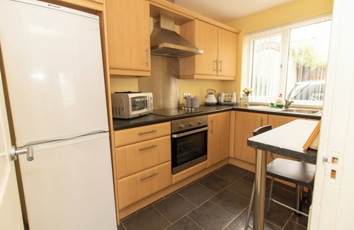 Lisburn House | One min from M1 motorway ☘️ Pets welcome. fur babies need a staycation too 🐶