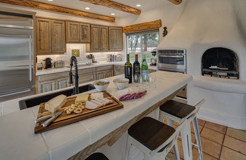 Bend House | One-Of-A-Kind Luxe Retreat 20 Acre Oasis/Ponds/Golf/Hot Tub/Near Town & Bachelor