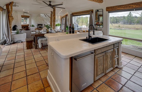 Bend House | One-Of-A-Kind Luxe Retreat 20 Acre Oasis/Ponds/Golf/Hot Tub/Near Town & Bachelor