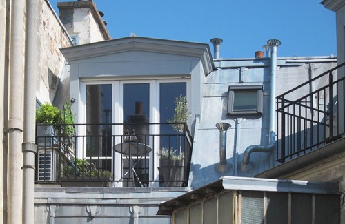 Arsenal Apartment | One of not many! Panoramic Bastille Loft