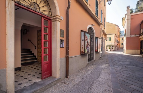 Laigueglia Apartment | One step away from the sand.