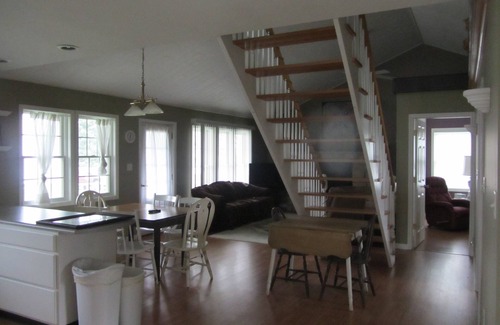 Bridgeport Cottage | Oneida Lake Vacation Rental- 3 miles from new Point Place Casino
