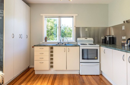 Blackpool House | Oneroa Sunspot - Oneroa Holiday Home