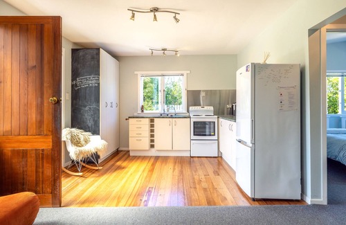Blackpool House | Oneroa Sunspot - Oneroa Holiday Home