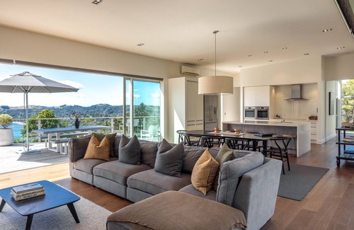 Ostend House | ONETANGI LUXURY l Be My Guest Waiheke